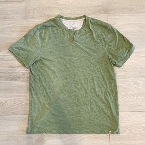 Banana Republic Men’s Henley t-shirt